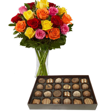 scatola-di-cioccolatini-con-bouquet-di-rose-colorate