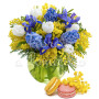 bouquet-di-mimose-tulipani-e-iris-con-macaron