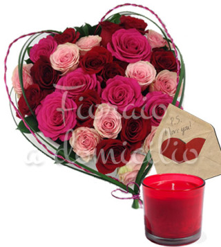 cuore-di-rose-fucsia-con-candela-e-bigliettino